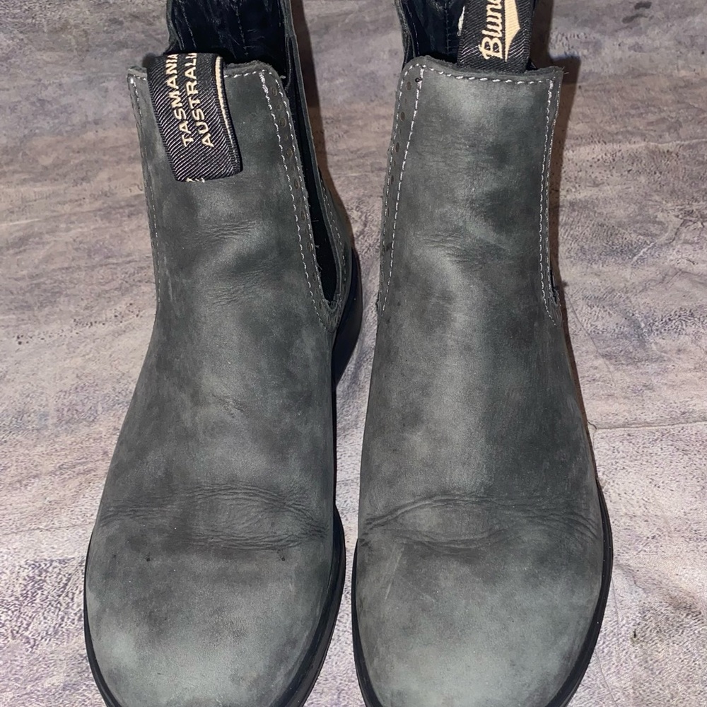 Blundstone Chelsea Boot in Gray Suede - Women's Pull-On Ankle Boots - Picture 2 of 7